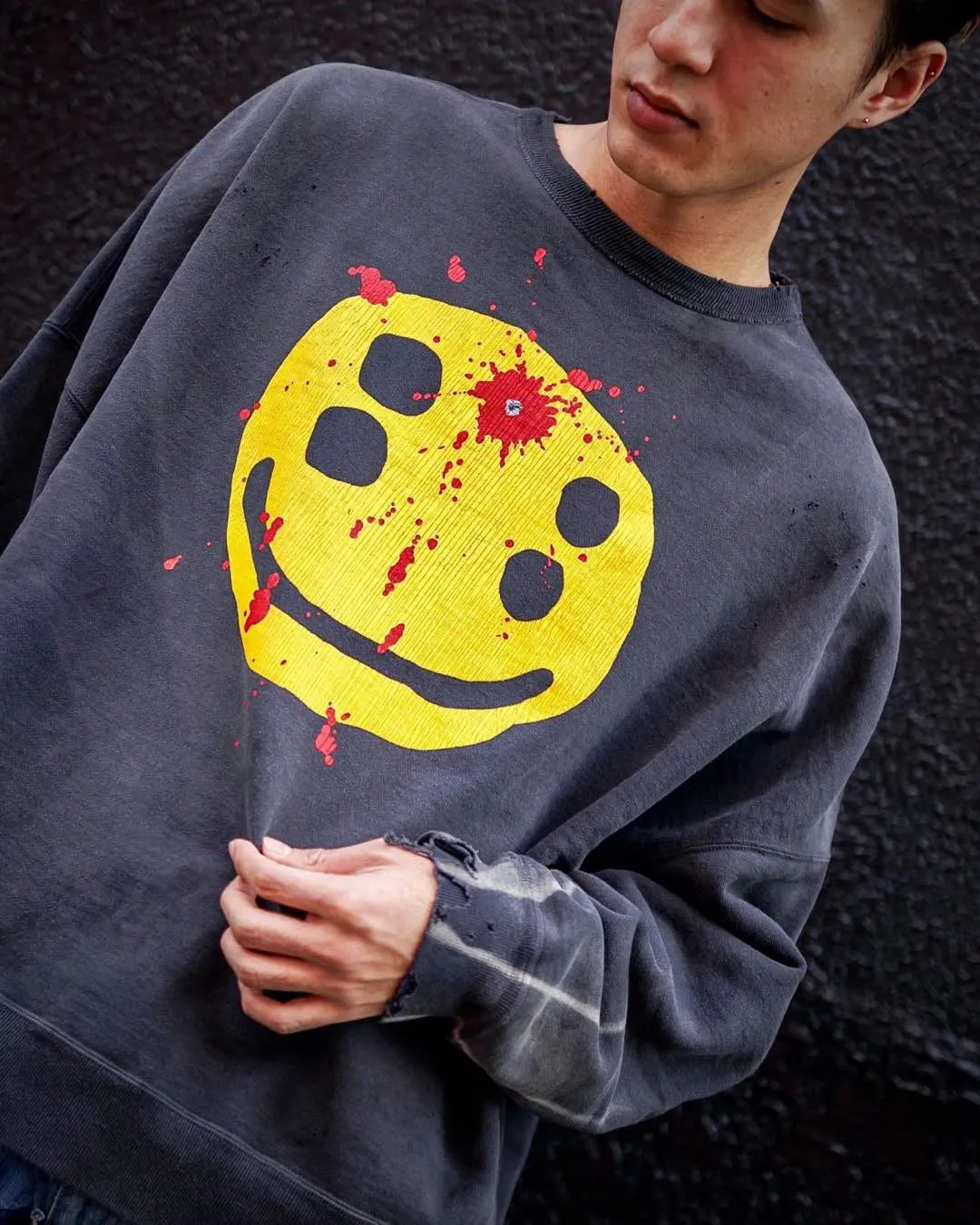 SAINT Mxxxxxx x CACTUS PLANT FLEA MARKET SMILE SWEATER SHIRT CPFM co-branded sweatshirt with smiley face, washed black S-XL, ready-to-wear Assute dyeing, heavy fermentation washing, multi-position spray fading, ultra-complex manual polishing/destruction treatment/special shearing treatment, special striped cuffs/multi-position shearing/pure handmade graffiti and dirty The only correct co-branded main wheat label/wash water label/little angel anti-counterfeiting label in the entire network